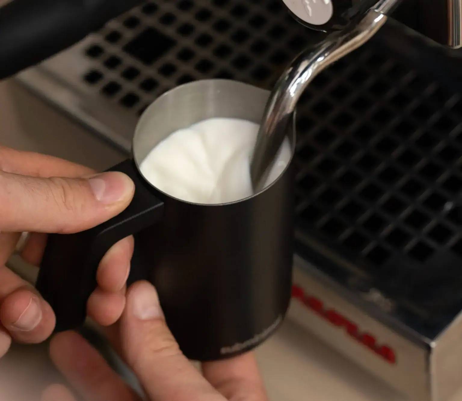 Subminimal FlowTip Milk Jug